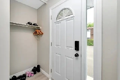 Bright 3 Bed, 3 Bath Townhome for Rent in Blackburn   2 Parking Image# 19