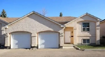 Must See! Gorgeous 2 bedroom townhouse w/garage Image# 6