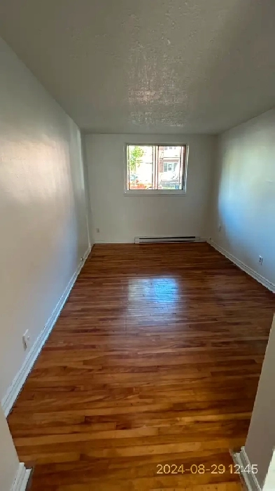 4½ demi sous-sol NDG (Loyola) - 1er septembre/octobre $1125 Image# 1