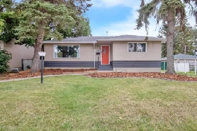 Immaculate Bungalow on Huge Lot! Image# 4