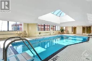 Furnished Downtown Condo – Large Cozy Unit w/ Balcony Image# 2