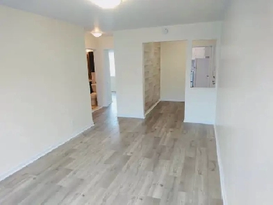 4 1/2 RÉNOVÉ, CHAUFFAGE ET EAU CHAUDE INCLUS, DISPO MAINTENANT Image# 1