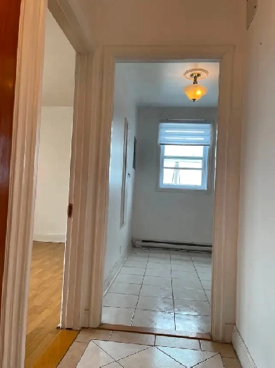 Grand 4 1/2  renove  haut de la maison ensoleille 2 mois gratuit Image# 1