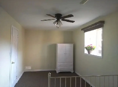 One level two bedrooms with bathroom,laundry share kichen Image# 1
