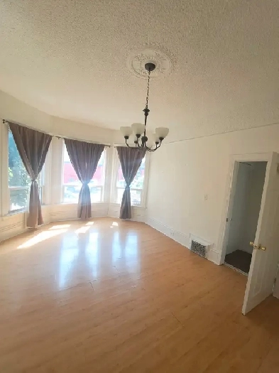 All-Inclusive Bright Spacious 1-Bedroom Apartment Image# 3