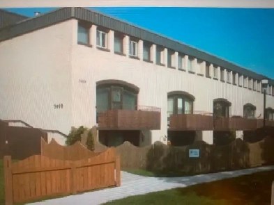Two level split Condo for Rent Image# 4