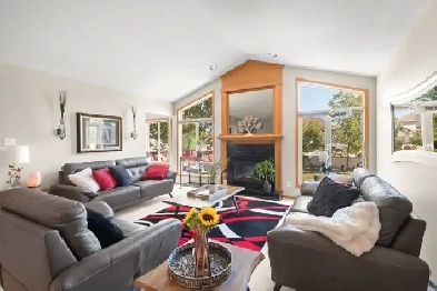 Meticulously Maintained 2Bdrm Bungalow Style Condo! Image# 6