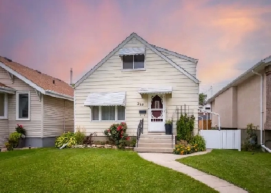 Cute n Cozy 4bdrm Home w/ Double Garage in East Kildonan! Image# 3
