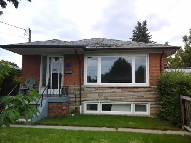 Main Floor of Detached House for rent (Sheppard/Bathurst) Image# 3