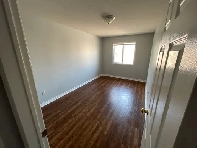 Private Room Available near Sheridan Brampton Image# 3