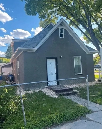 Four bedroom, 1 bath home Image# 8
