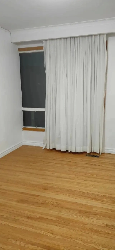 $2500 to $2350, Main Floor, Near STC. Free Parking, Wifi, Util Image# 8