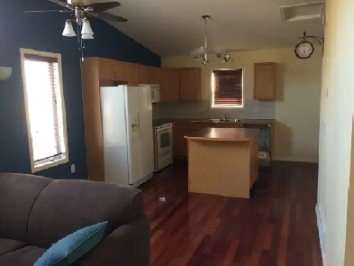 ROOM FOR RENT IN 2 BEDROOM CONDO 1 BLOCK AWAY FROM OLDS COLLEGE Image# 1