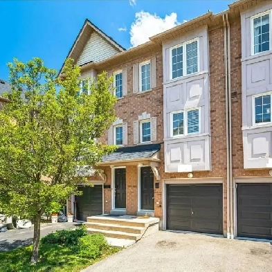 Beautiful Mississauga Executive Townhouse for rent! Image# 3