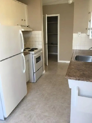 1 bedroom apartment near whyte and u of a Image# 6