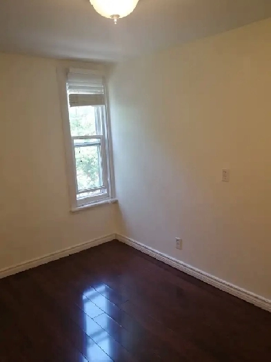 Room for students, close to Queen's campus, $800 inclusive Image# 1