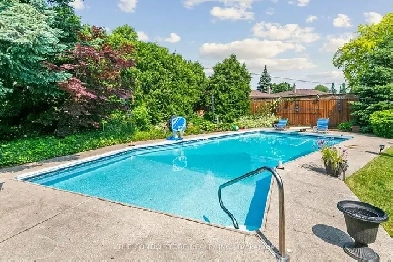 Beautiful 4-Level Side Split! Image# 10