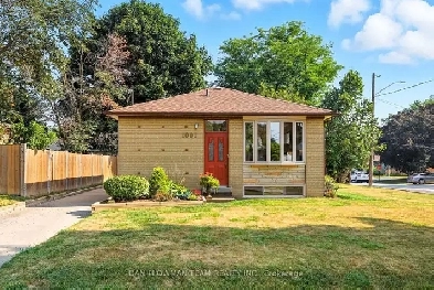 Bright and Sunny 3 1 BR Bungalow On a Corner Lot In Whitby! Image# 1