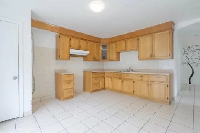 Big 5 1/2 for rent Image# 2