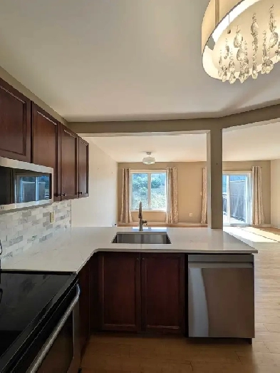 3 Bed 3 Bath townhouse Image# 3