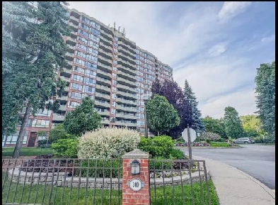 Amazing 3 Bdrm   Den Condo For Sale in Prime Ricmond Hill! Image# 7