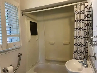 (St.Catharines)Brock山脚全新套间出租 Image# 1