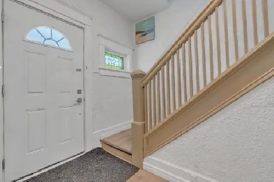Renovated home with 6 bedrooms $299,900 Image# 9