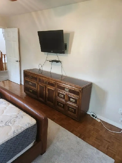 One Bedroom $1000/month - for FEMALE - Port Credit Image# 5
