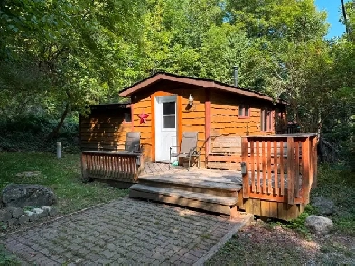 Two-Bedroom Bungalow with Lake Access Near Wakefield Image# 15