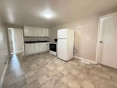 Freshly Renovated 2-Bedr Upper Apartment – Bright & Spacious! Image# 1