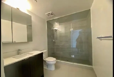LEASE: 1 BR 1 WR, Heat, Water, Parking, Locker Included Image# 3
