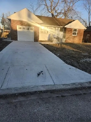 Must See Newly Renovated 2-Bedroom   Den in South Windsor Image# 14