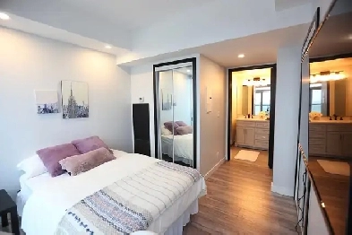 Master Bedroom & Private Bathroom Image# 5