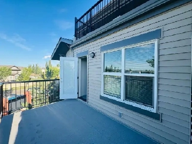 For Rent: Spacious 2 Bed   2 Bath   Den Corner Condo (3rd Floor) Image# 6
