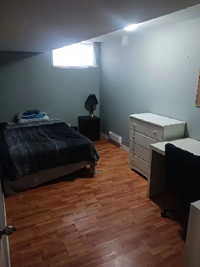 1 room available at 65 Longwood Image# 3