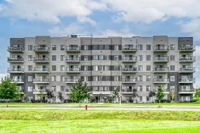 Superbe condo 3 ½ TOUT MEUBLÉ & TOUT INCLUS au Dix30 à Brossard. Image# 5