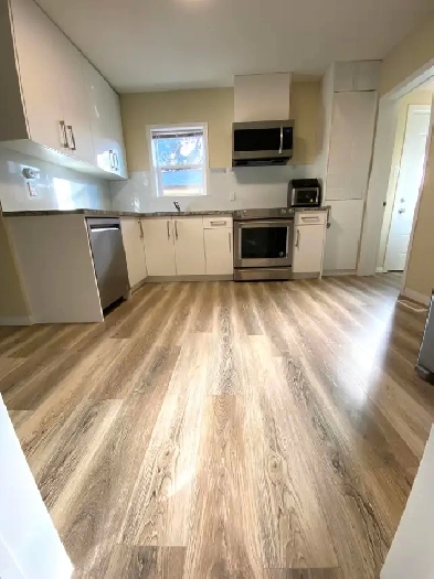 Short-Term Rental Bowness Entire Bungalow $1080 | Aug 21 – Sep 1 Image# 7