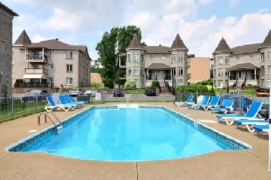 Libre! Condo 2 chambres, 2 stats! Image# 4
