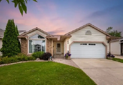 Meticulously Maintained 3bdrm Bungalow in Island Lakes! Image# 1