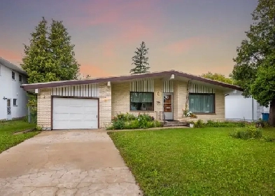 Straight & Solid 3bdrm 1.5bth Bungalow in Garden City! Image# 6