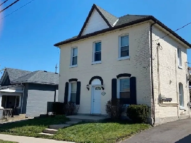 PARK Yourself in a 2 Bed Apt on Park AVE - $1,350 Hydro Sept 1st Image# 1