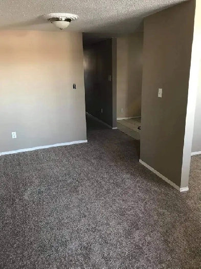 2 BEDROOM WALKOUT ACROSS WESTBROOK MALL Image# 4