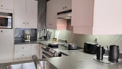 Spacieux 3 ½ style loft –  58m2 – Condo 100% meublé et équipé Image# 7