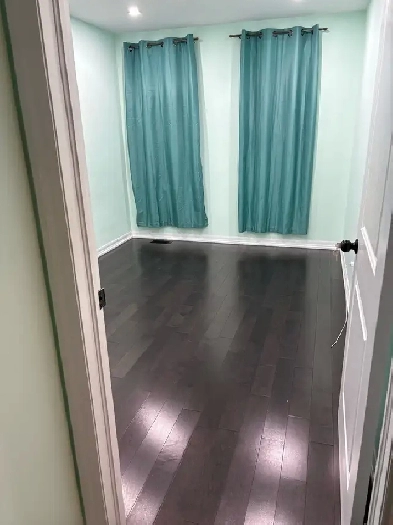 1 bedroom with shared Bathroom Image# 4