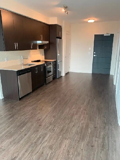Modern 2-bed   Parking/Locker/AC/Amenities Inc (King William St) Image# 6