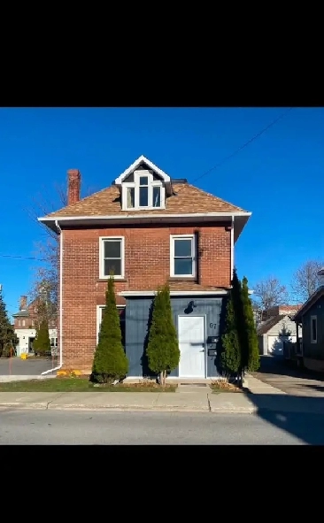 Stunning 2 Bedroom, 1 Bathroom Apartment in the Downtown Core Image# 9