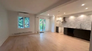 Ground level Duplex 51/2(3br) with Yard and Garage Image# 3