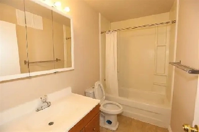 Spacious Room in Premium Condo- Across Londondery Mall Image# 2