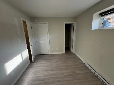 1 bedroom available in Aurora Image# 5