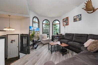 BI-LEVEL SFH - 4 LARGE BEDROOMS & DOUBLE ATTCH'D GARAGE IN CR! Image# 21
